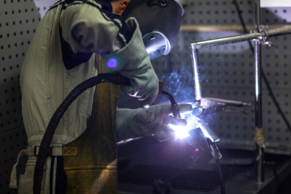 Worker,Is,Welding,Steel,Plate MIG Welding Equipment