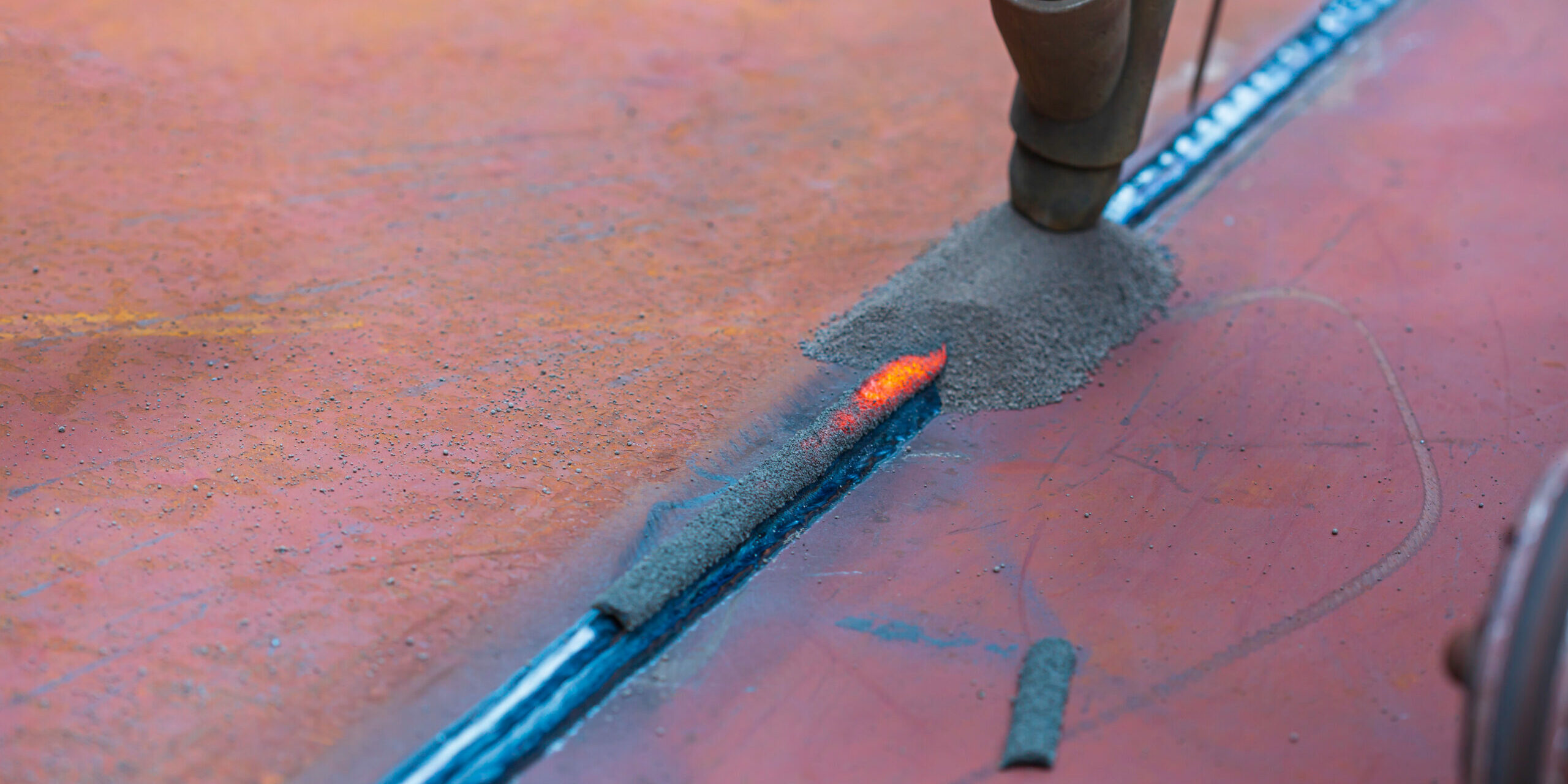 Welding,Hard,Surfacing,Of,Tank,Bottom,Plate,Steel,Roll,By Submerged Arc Welding (SAW)