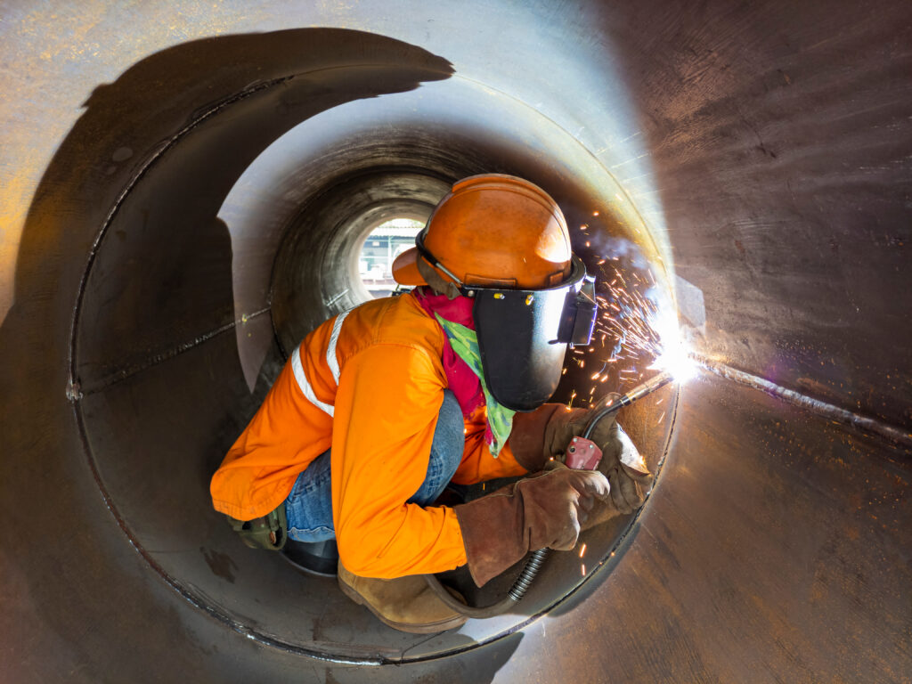 Welder,Is,Welding,Add,Joint,Inside,A,Steel,Pipe,With FCAW Welding process