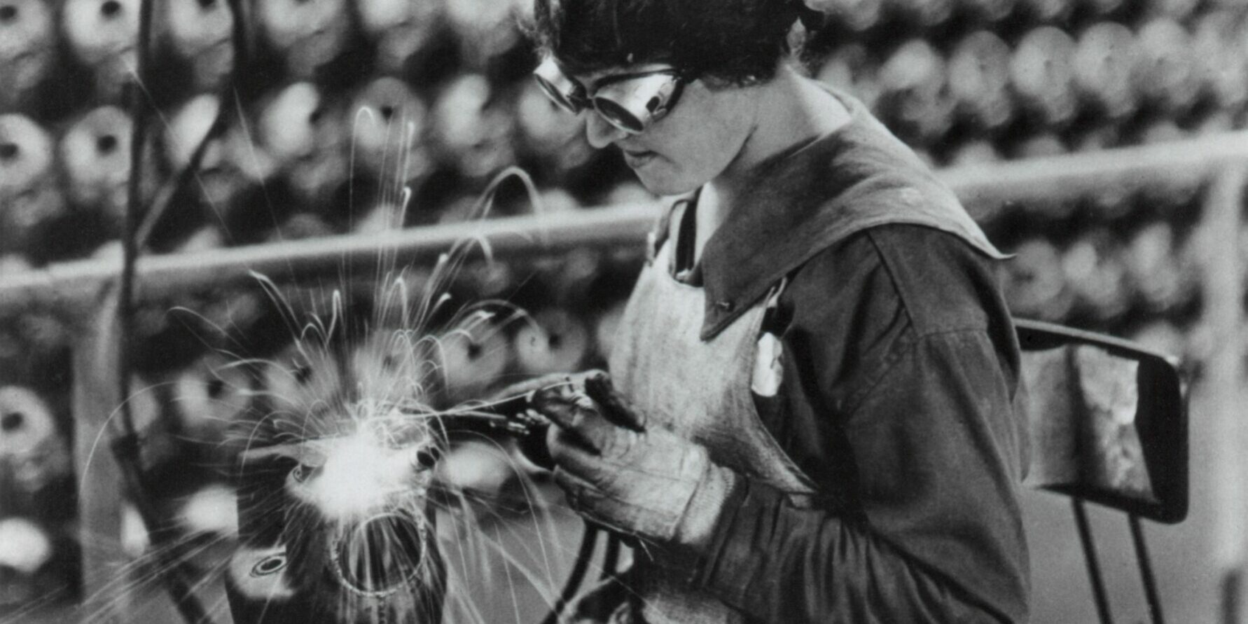 America,Ww1,Woman,Arsenal,Worker.,1918.,She,Is,Welding,A Welding Inventor