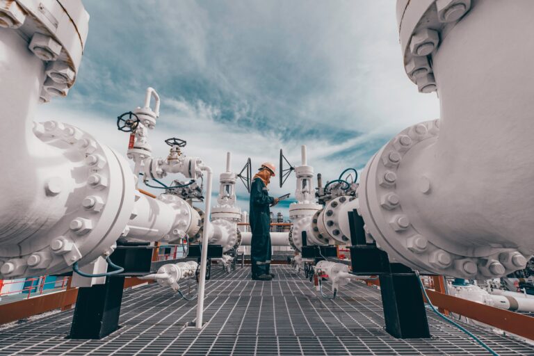Male,Worker,Inspection,At,Steel,Long,Pipes,And,Pipe,Elbow Key Pipeline Welder Skills