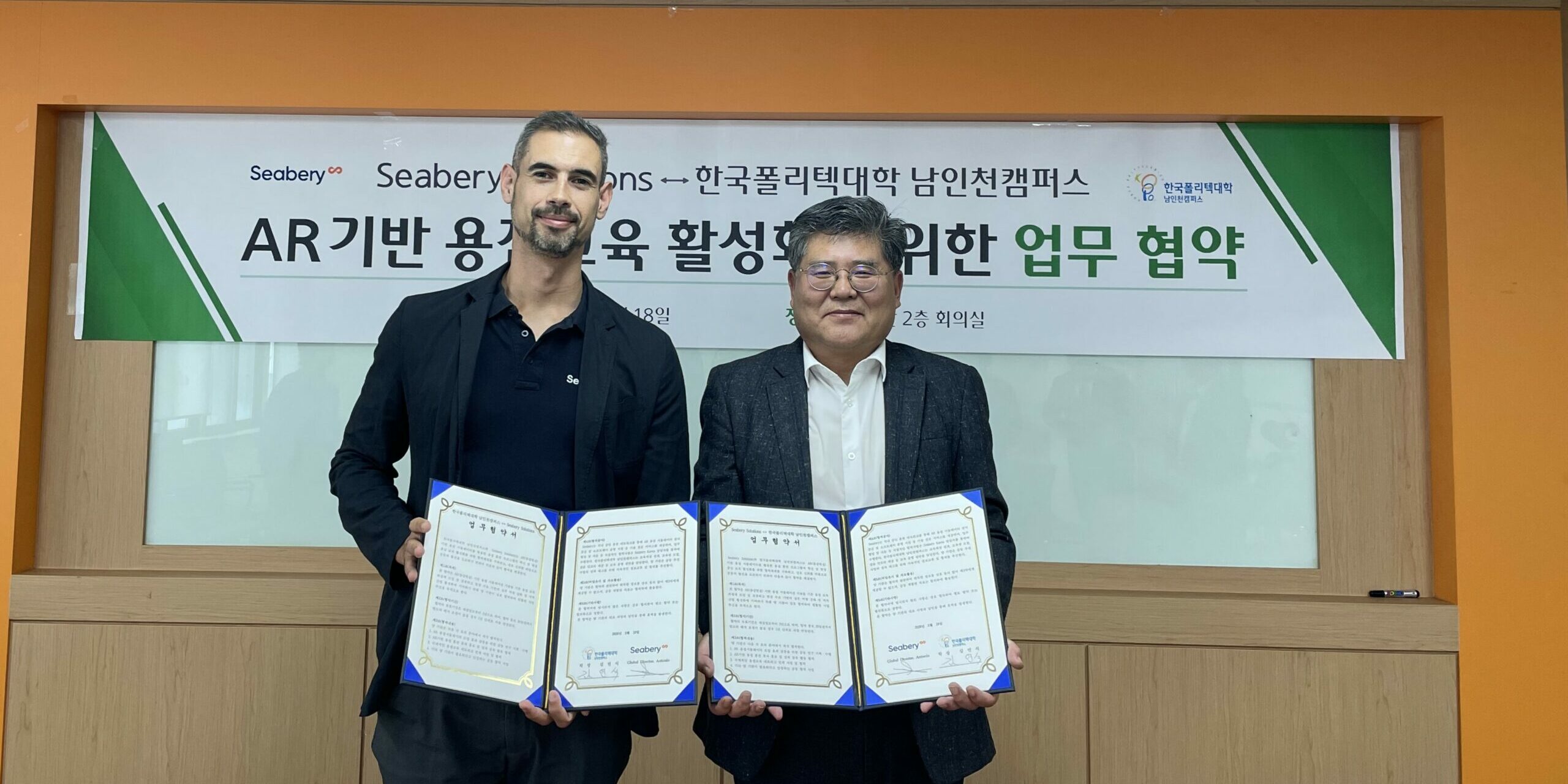 MOU signing ceremony: Dean Kim Yeon-Sik + Antonio Fernández MOU signing ceremony: Dean Kim Yeon-Sik + Antonio Fernández