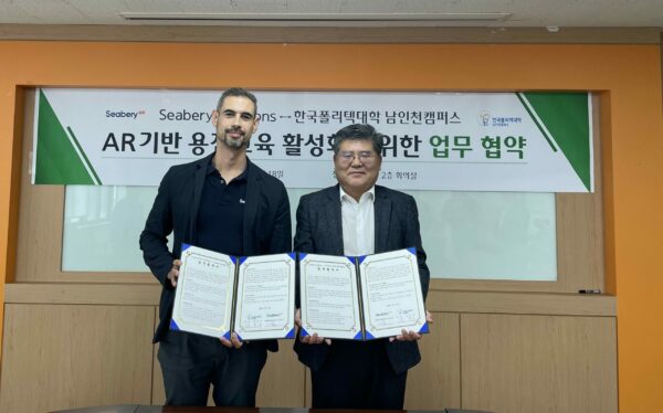MOU signing ceremony: Dean Kim Yeon-Sik + Antonio Fernández MOU signing ceremony: Dean Kim Yeon-Sik + Antonio Fernández